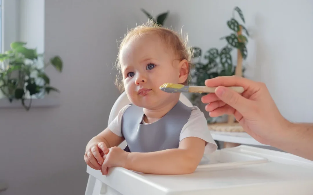 Bébé ne finit pas son assiette ? Comprendre et agir