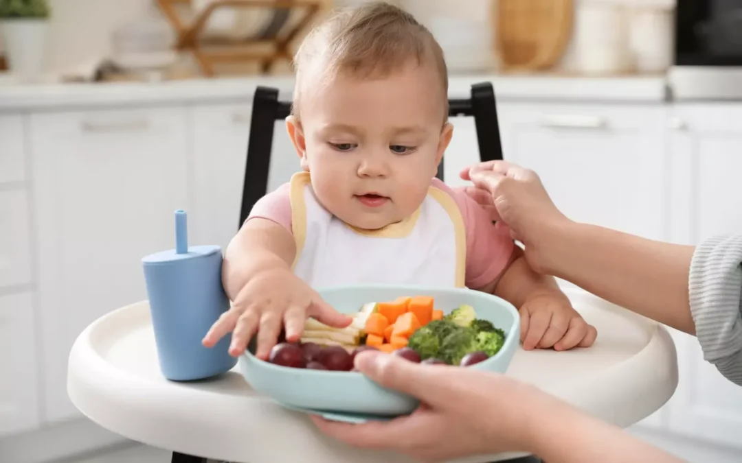 5 astuces pour que bébé mange de nouveaux aliments